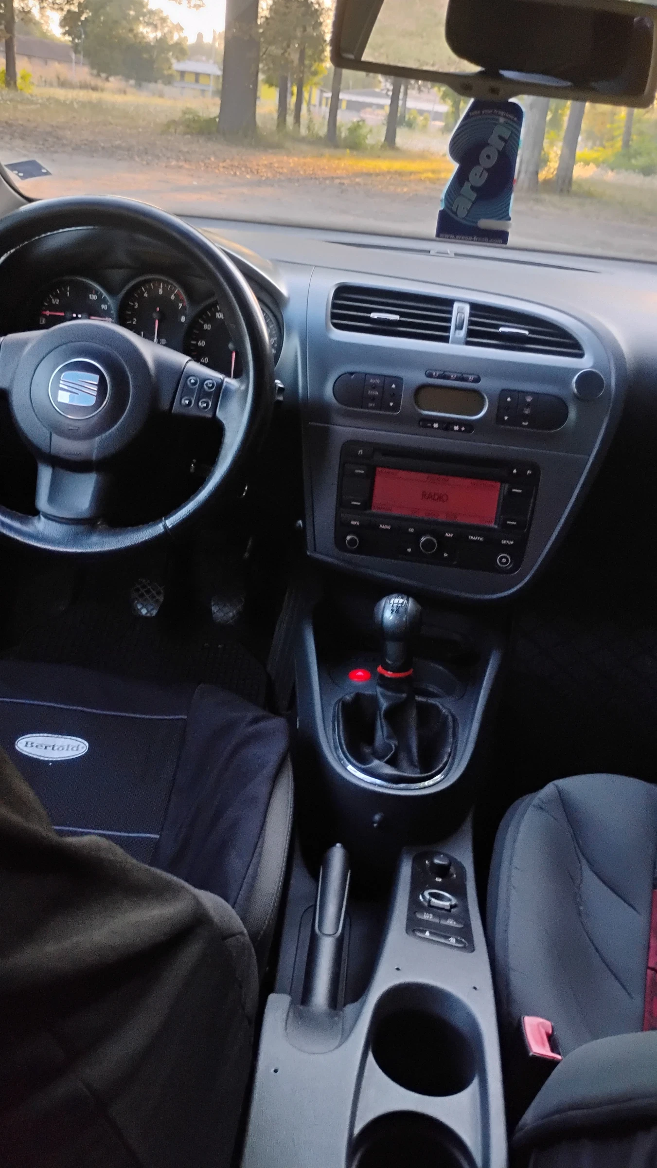 Seat Leon Хечбек, снимка 15 - Автомобили и джипове - 55647389