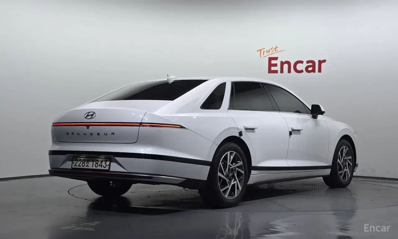 Hyundai Grandeur EXCLUSIVE* ОБДУХВАНЕ* ХЕДЪП* 360КАМЕРА* , снимка 2 - Автомобили и джипове - 56235215