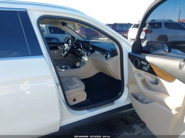 Mercedes-Benz GLC 300 * 4MATIC* KEYLESS* ПОДГРЕВ* ПАНО* , снимка 9 - Автомобили и джипове - 54032508