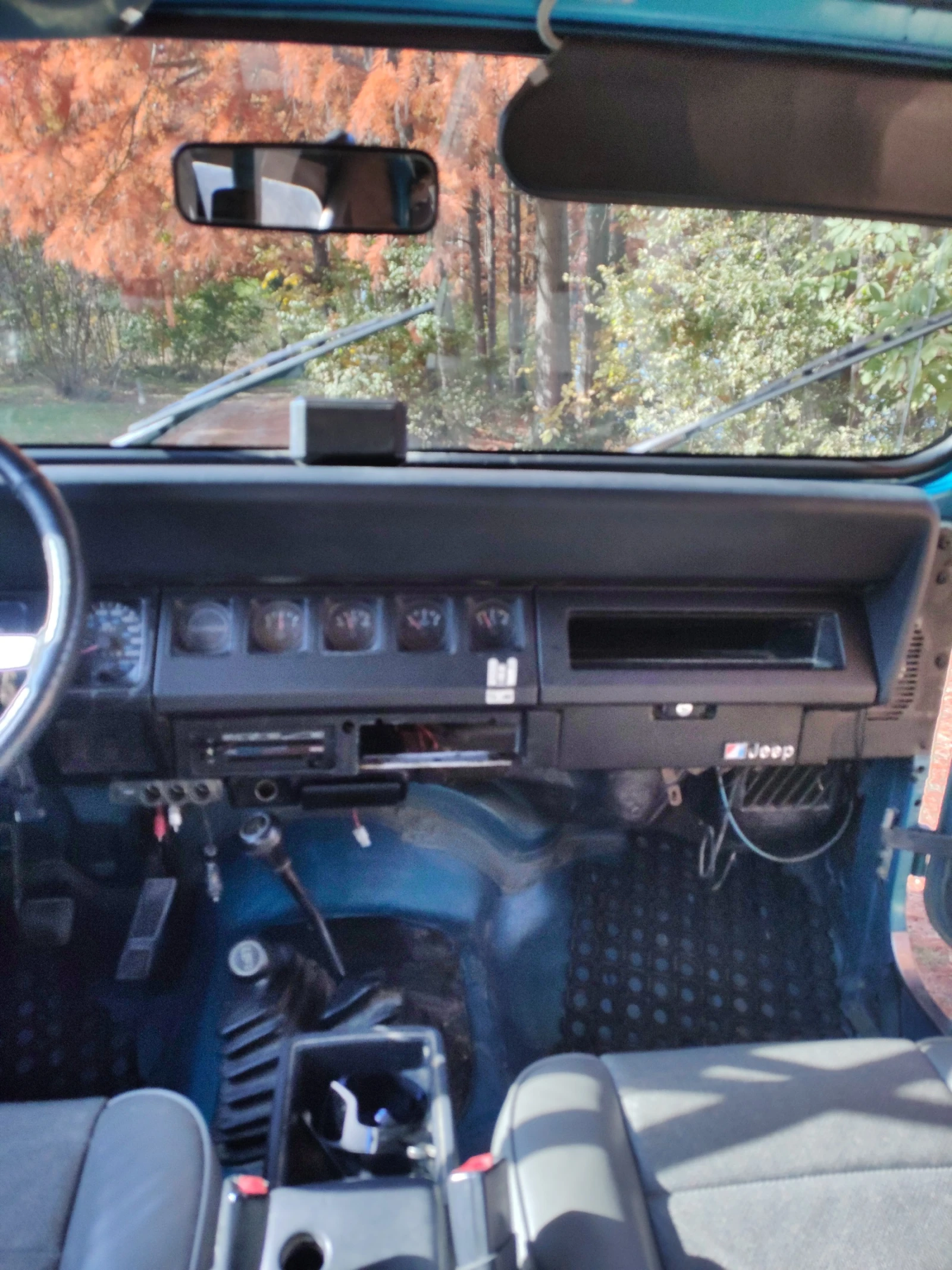 Jeep Wrangler  SE 4.0L 5-Speed | Mobile.bg   15