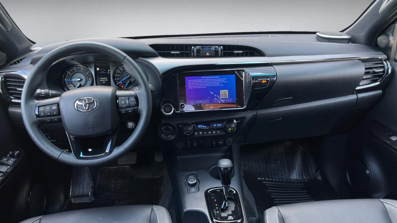 Toyota Hilux INVINCIBLE JBL 48V 2.8, Месечна вноска от 647 лв. - изображение 8