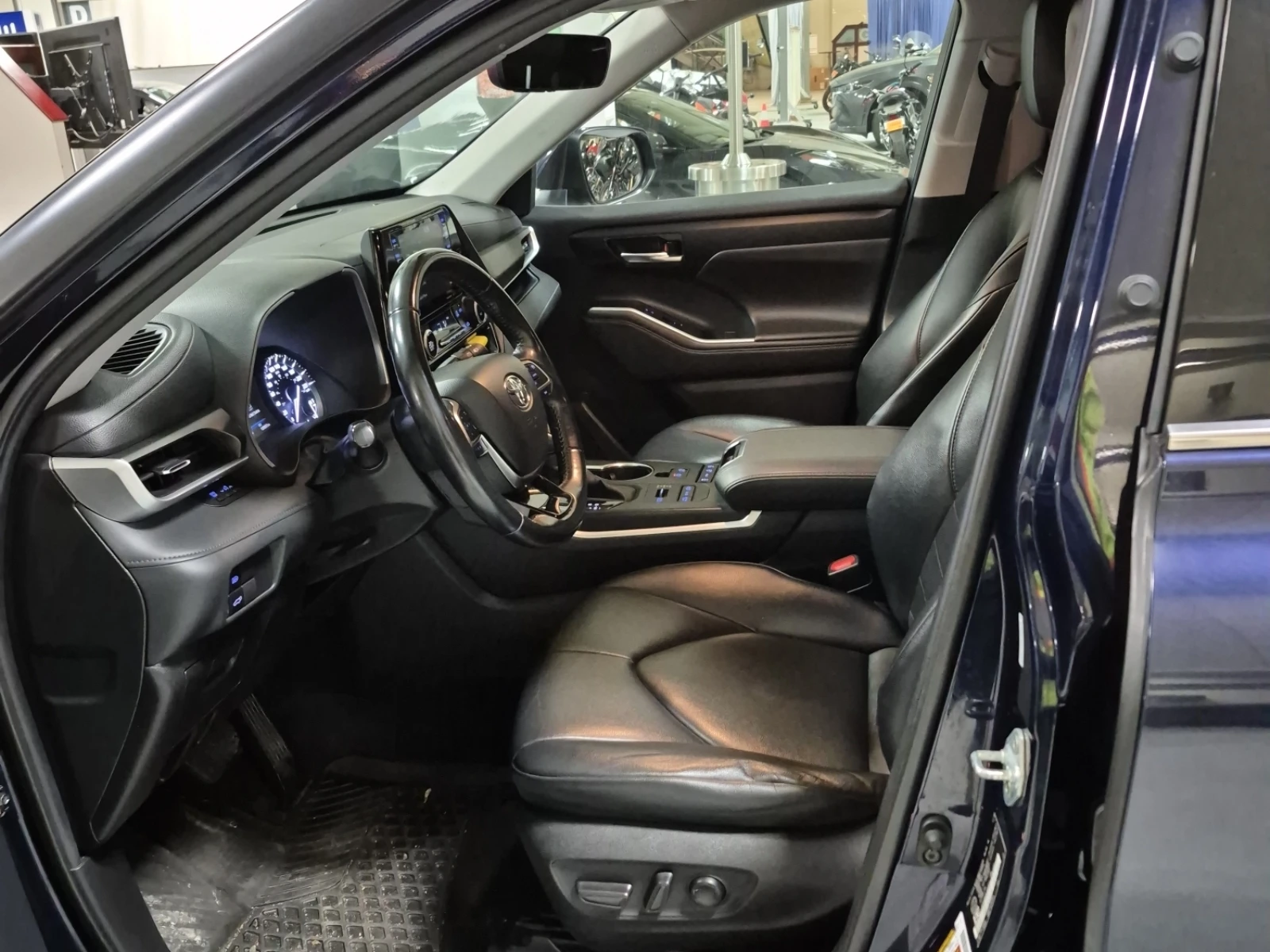 Toyota Highlander XLE* Шибидах* Подгрев* Задна камера*  - изображение 6