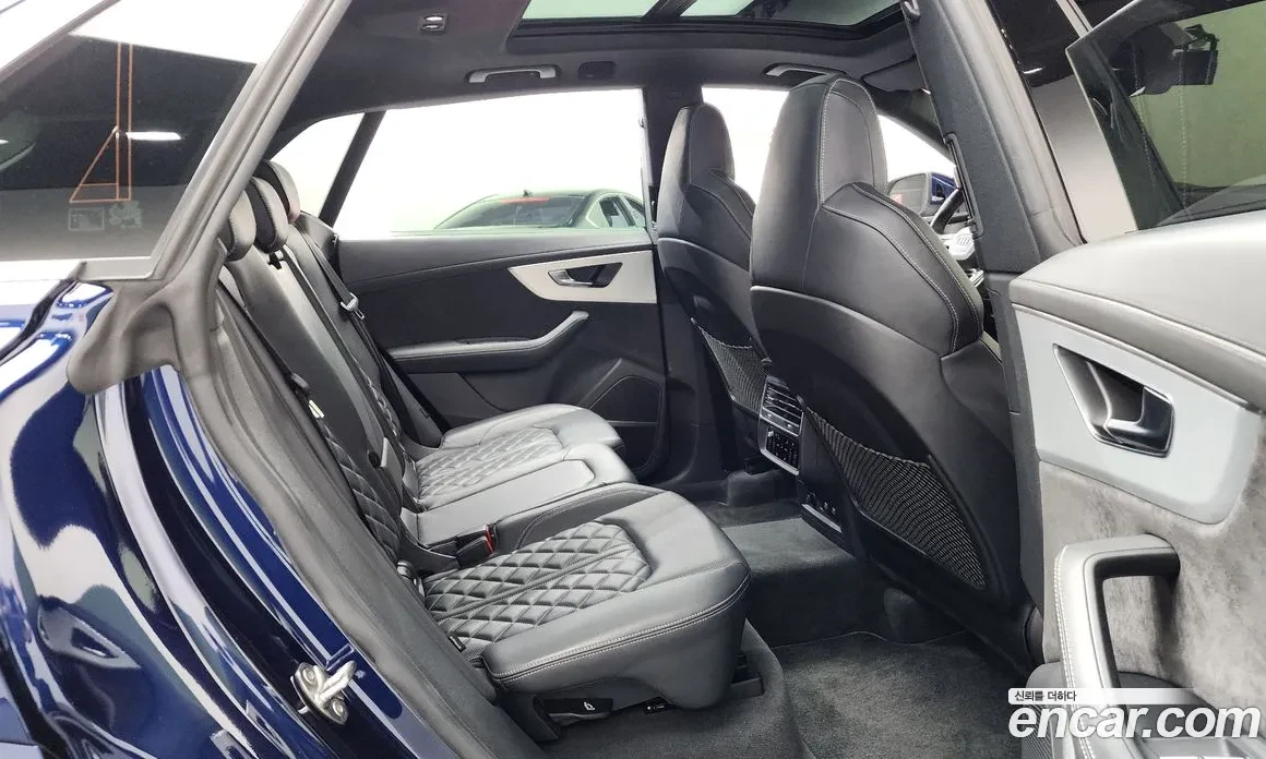 Audi Q8 2021г/8000кю/ намира се в Корея, снимка 11 - Автомобили и джипове - 54481949