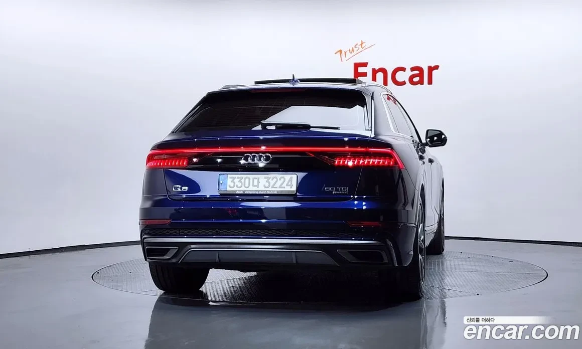 Audi Q8 2021г/8000кю/ намира се в Корея, снимка 4 - Автомобили и джипове - 54481949
