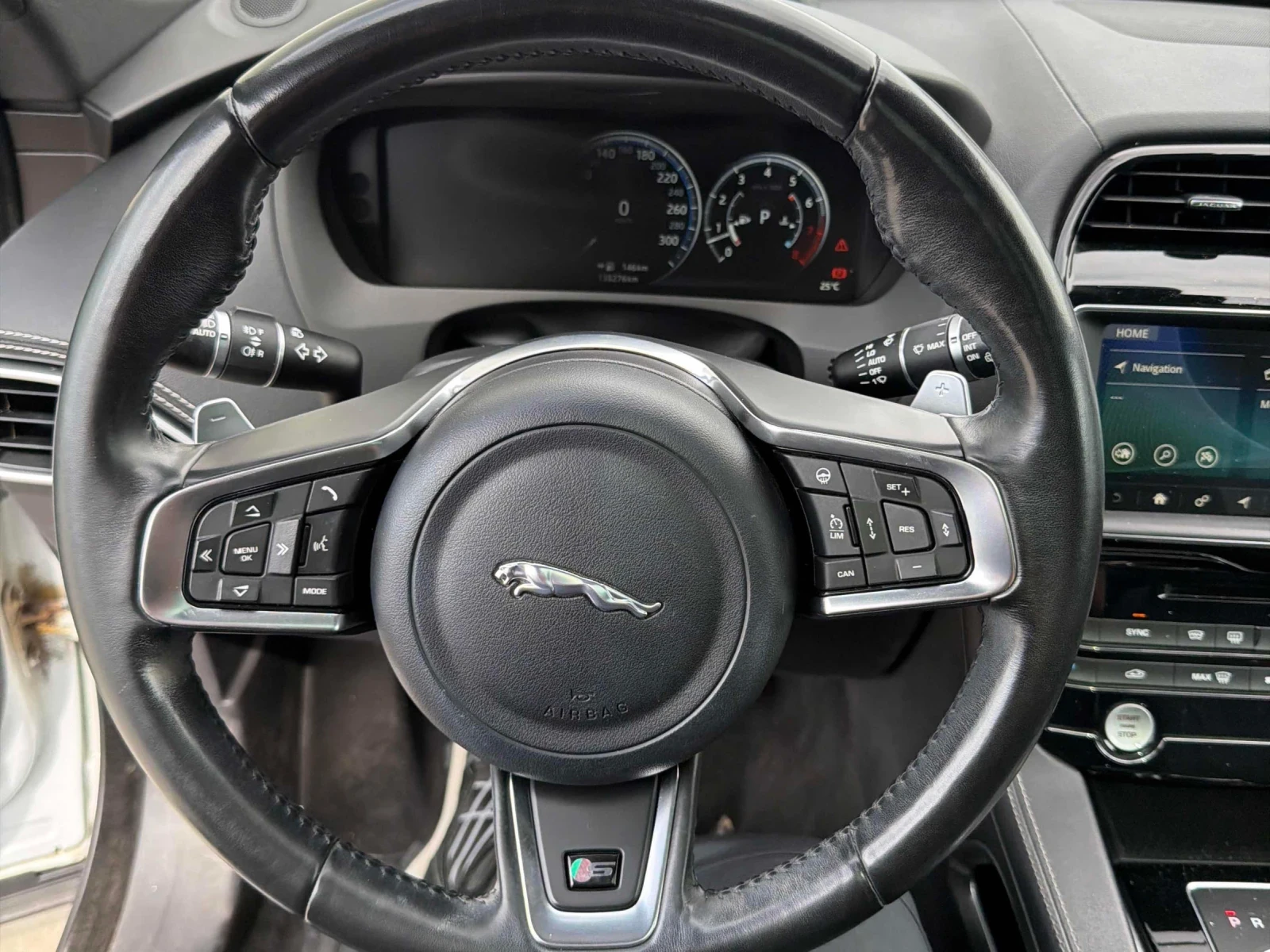 Jaguar F-PACE S* Pano* HUD* Back cam* Meridian* Подгрев* , снимка 7 - Автомобили и джипове - 56119946
