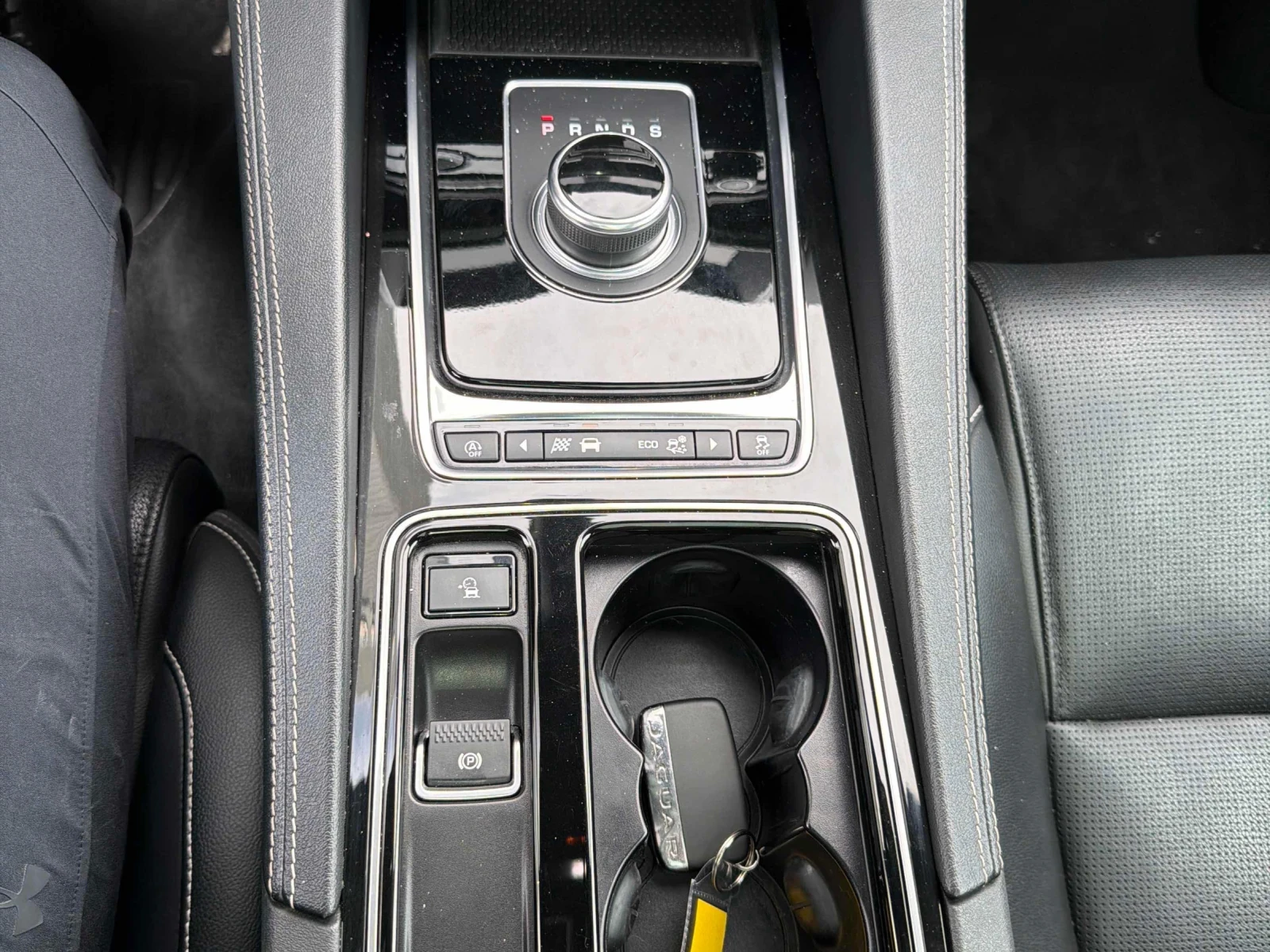 Jaguar F-PACE S* Pano* HUD* Back cam* Meridian* Подгрев* , снимка 10 - Автомобили и джипове - 56119946