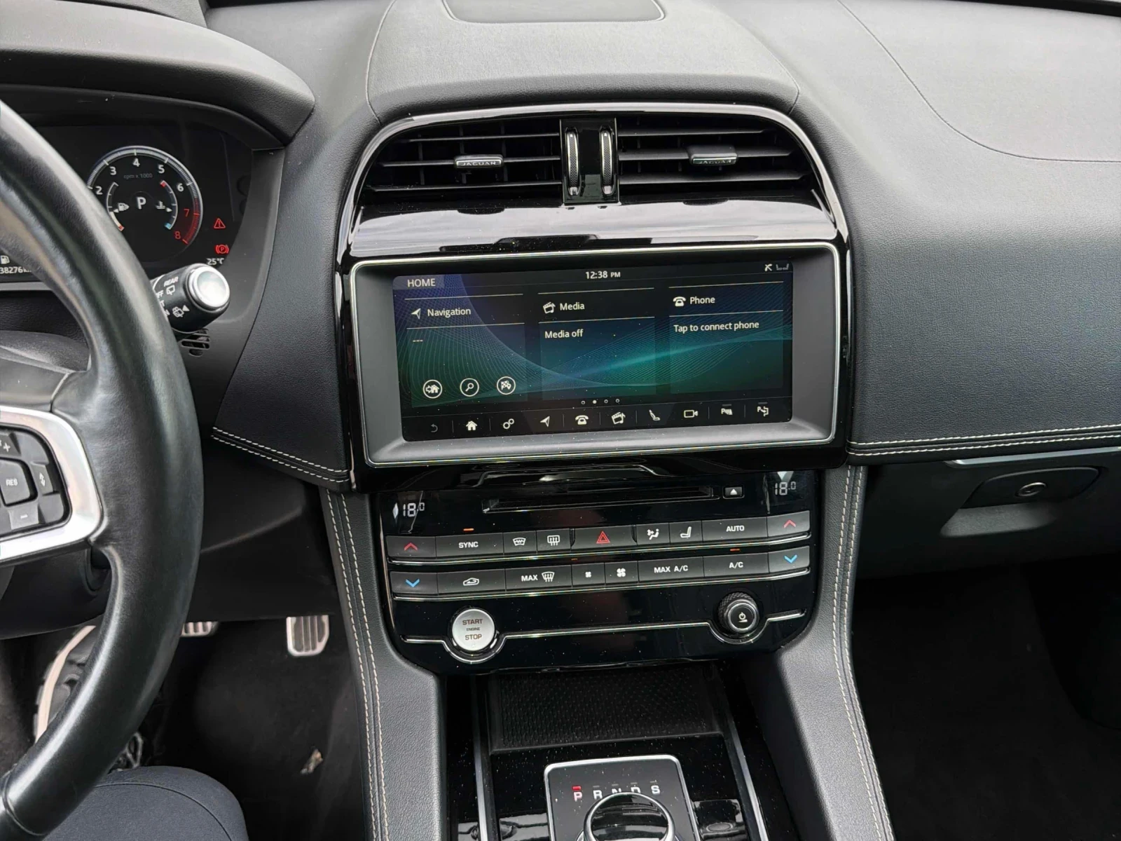 Jaguar F-PACE S* Pano* HUD* Back cam* Meridian* Подгрев* , снимка 9 - Автомобили и джипове - 56119946