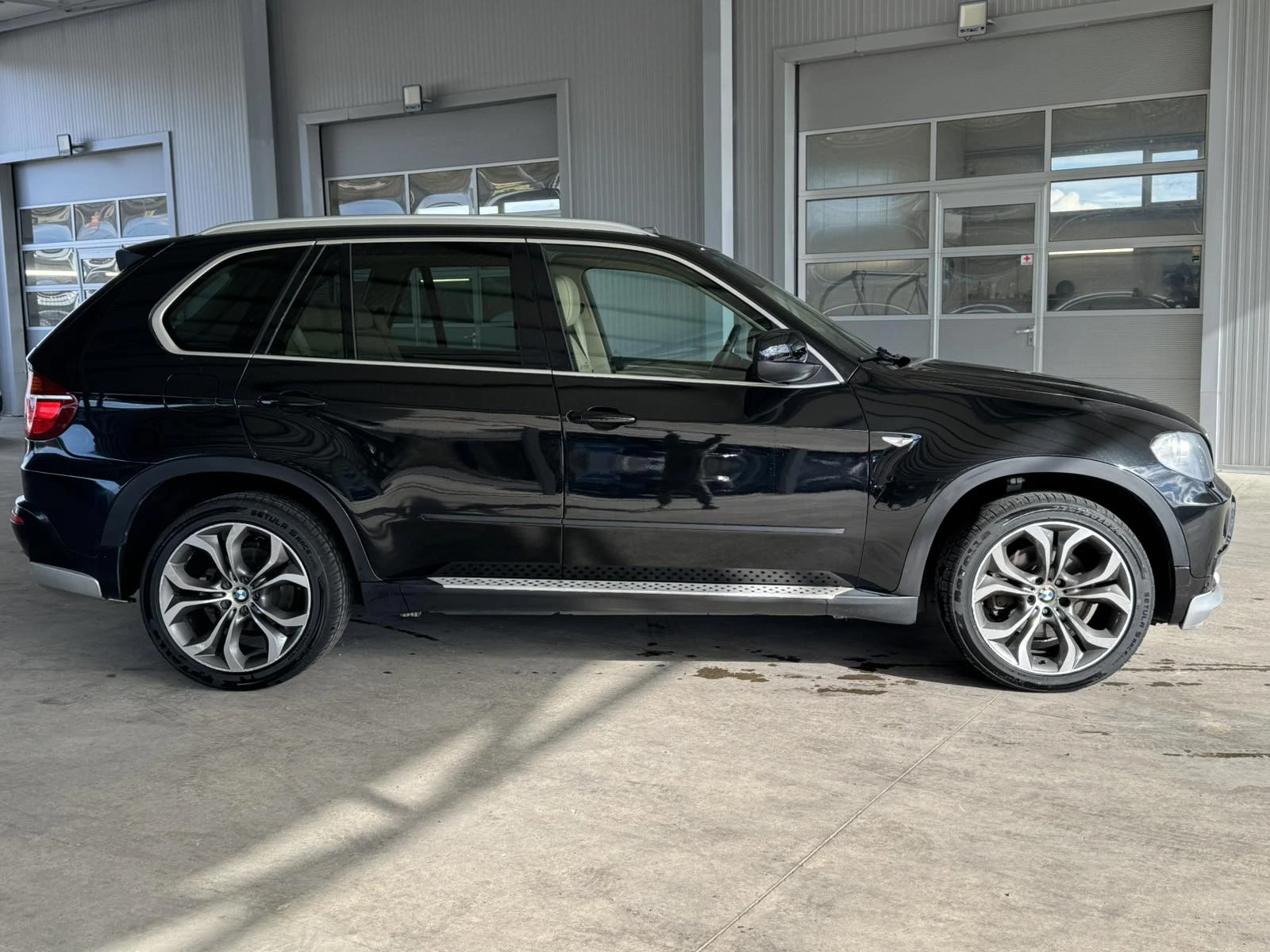 BMW X5 3.0d* 235ps* X Drive* АЕРО ПАКЕТ* НАВИ* КОЖА* ПАНО, снимка 6 - Автомобили и джипове - 56195507
