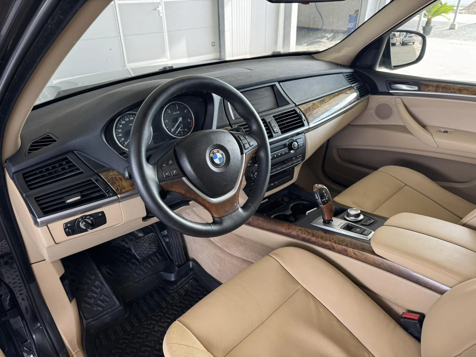 BMW X5 3.0d* 235ps* X Drive* АЕРО ПАКЕТ* НАВИ* КОЖА* ПАНО, снимка 9 - Автомобили и джипове - 56195507