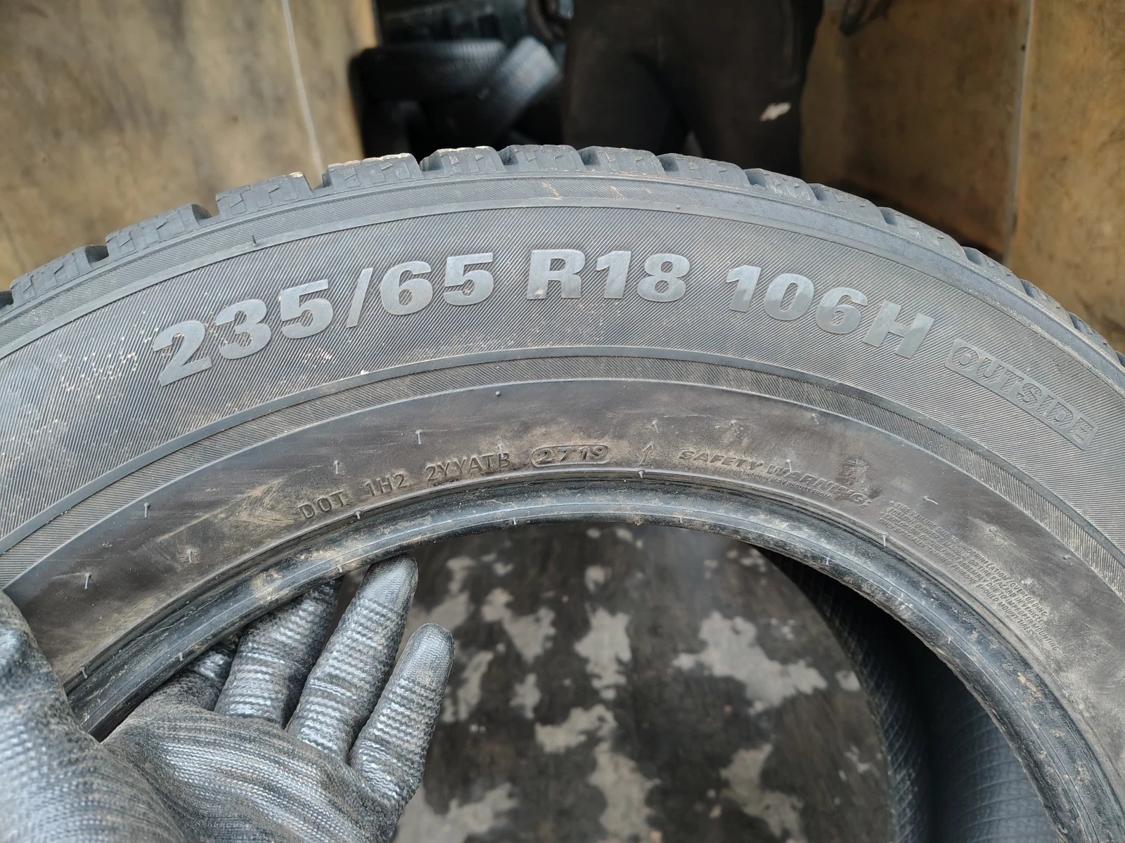 Гуми Зимни 235/65R18, снимка 7 - Гуми и джанти - 54091365