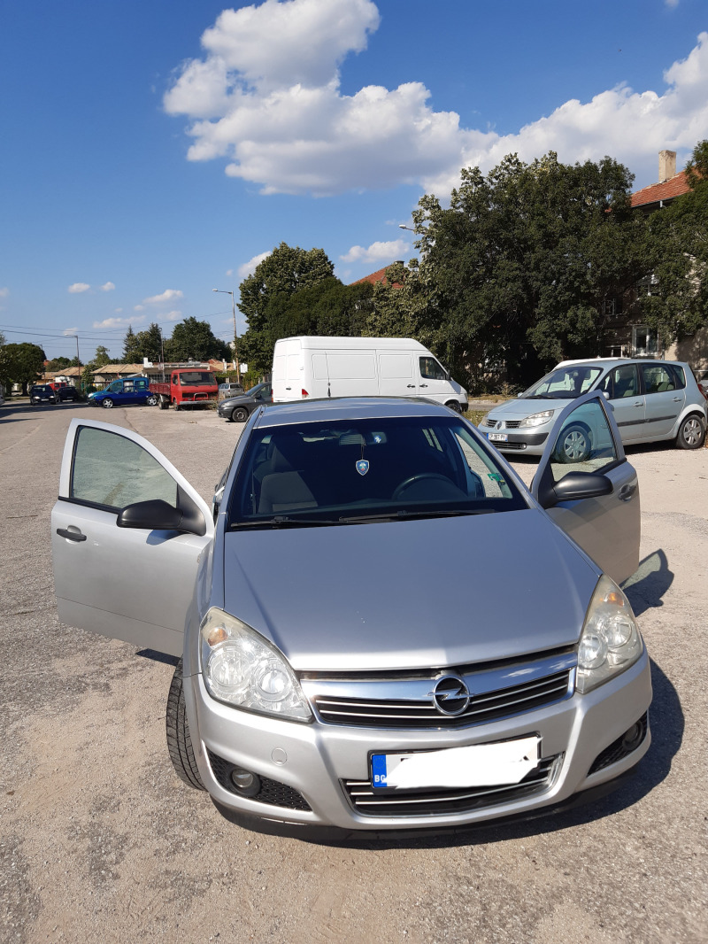 Opel Astra H, снимка 2 - Автомобили и джипове - 46321095