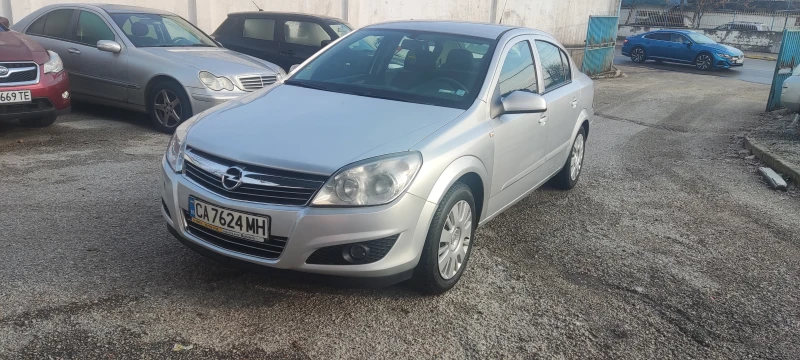 Opel Astra, снимка 1 - Автомобили и джипове - 48443424