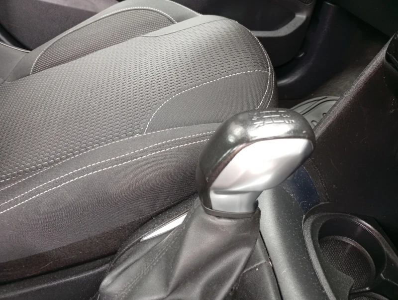 Peugeot 208, снимка 9 - Автомобили и джипове - 52158397