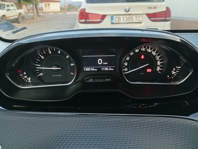 Peugeot 208, снимка 16 - Автомобили и джипове - 52158397