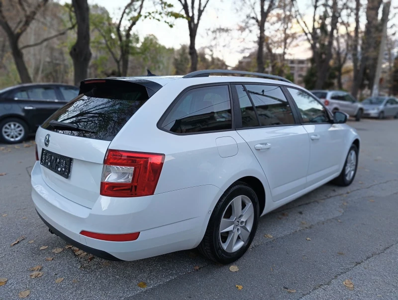 Skoda Octavia 1.6 КАТО НОВА , снимка 10 - Автомобили и джипове - 52673094