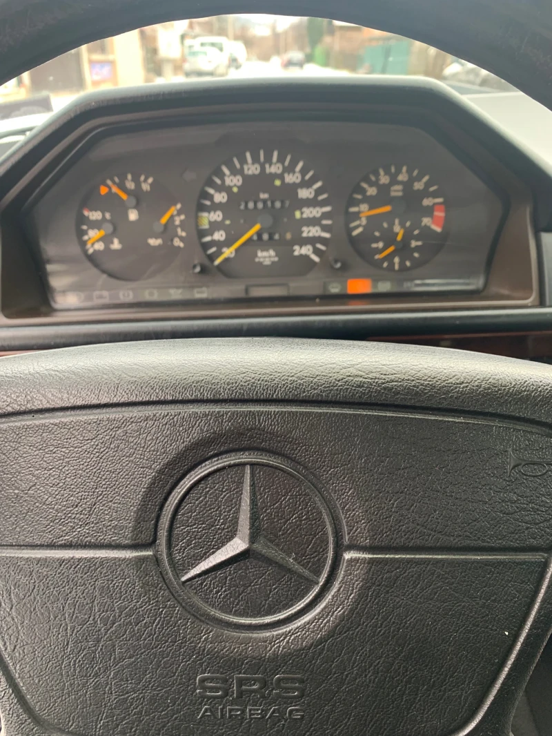 Mercedes-Benz 124 E200 gaz klima, снимка 7 - Автомобили и джипове - 53089655