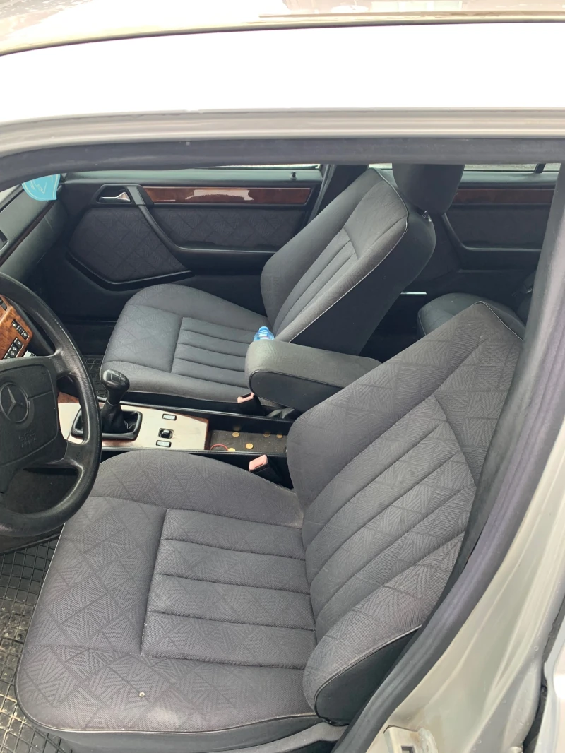 Mercedes-Benz 124 E200 gaz klima, снимка 5 - Автомобили и джипове - 53089655