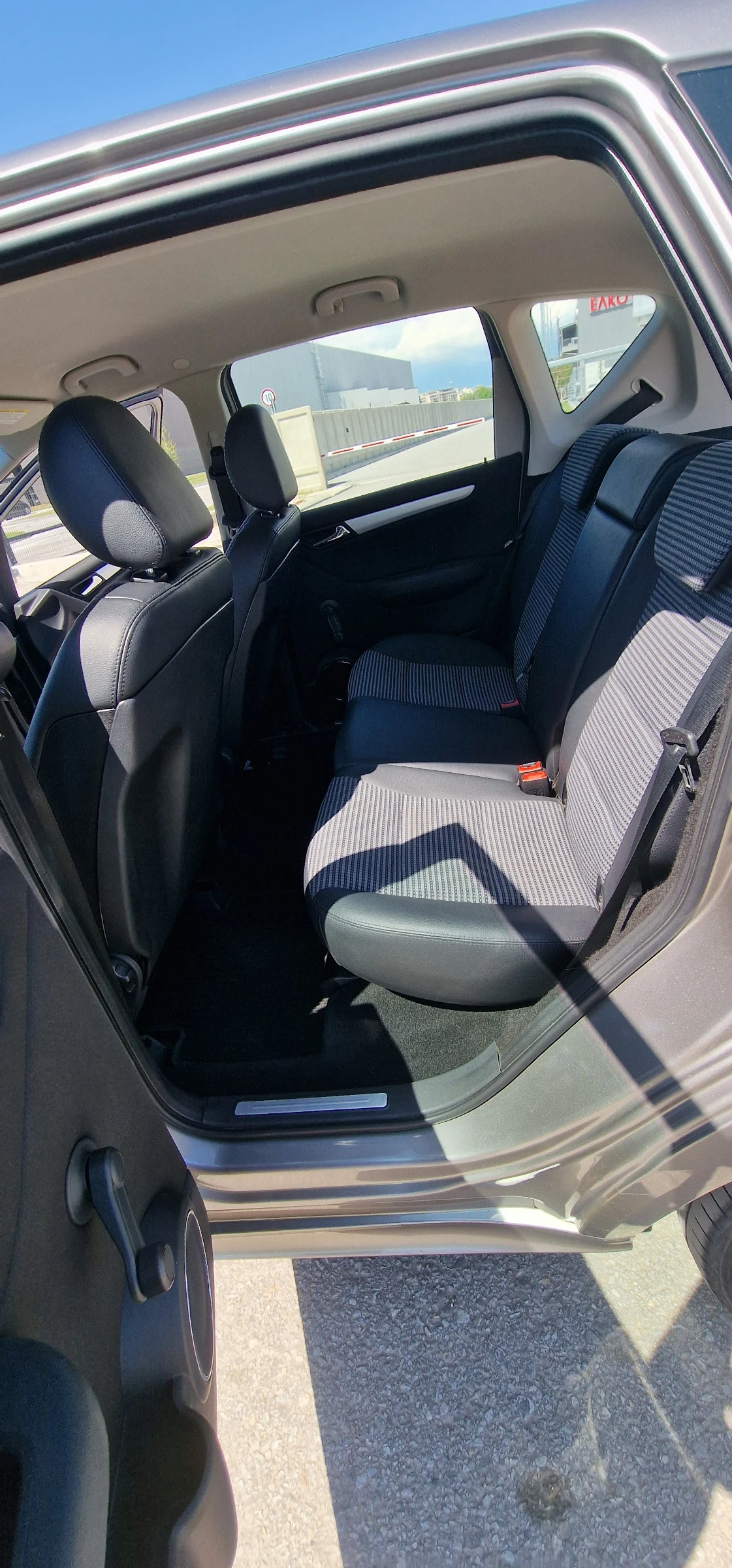 Mercedes-Benz A 180  - изображение 7