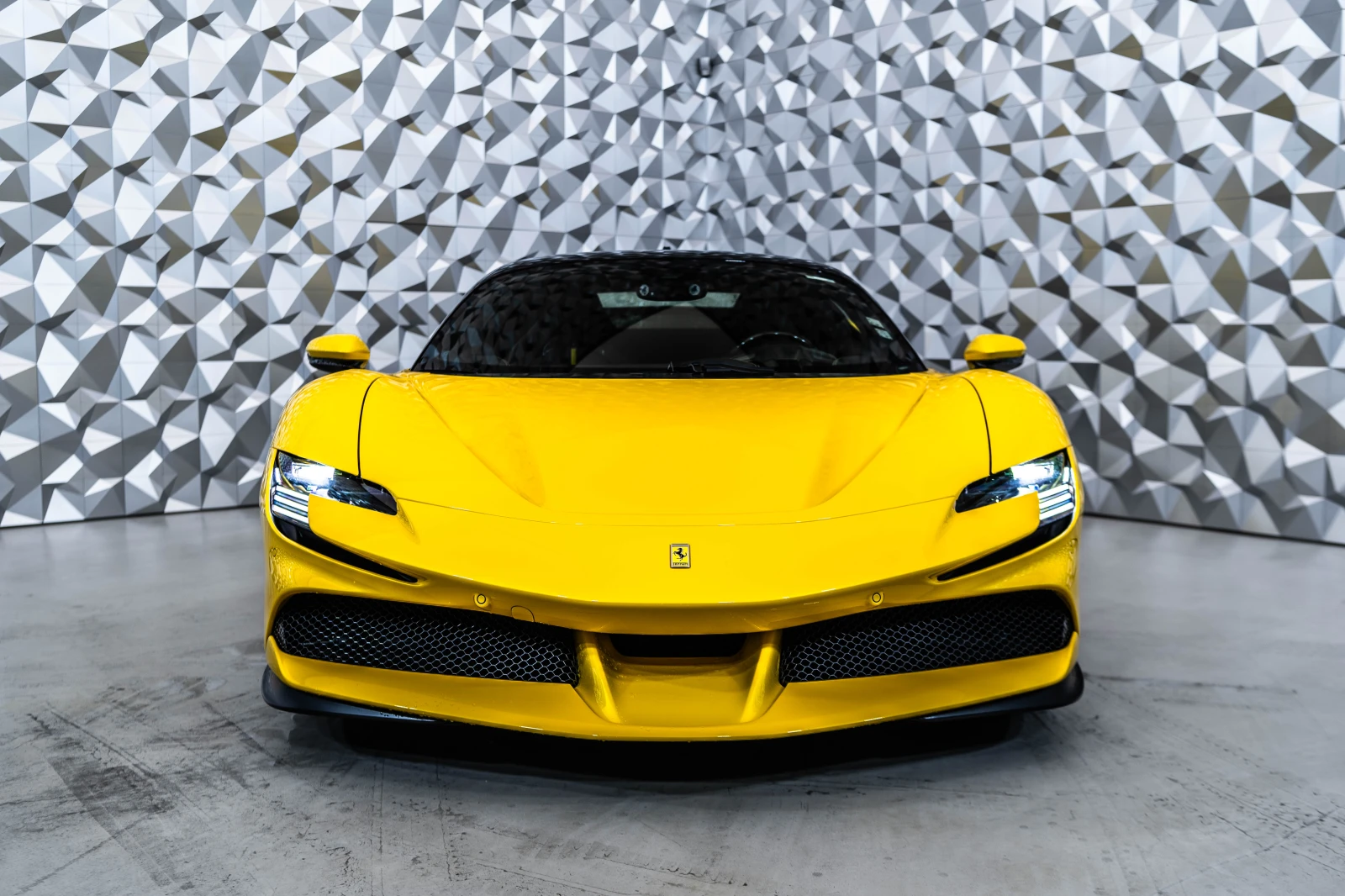 Ferrari SF 90 Stradale* Giallo | Mobile.bg   2