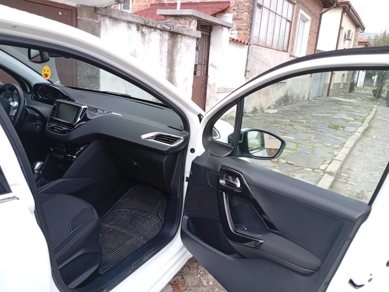 Peugeot 208  - изображение 10