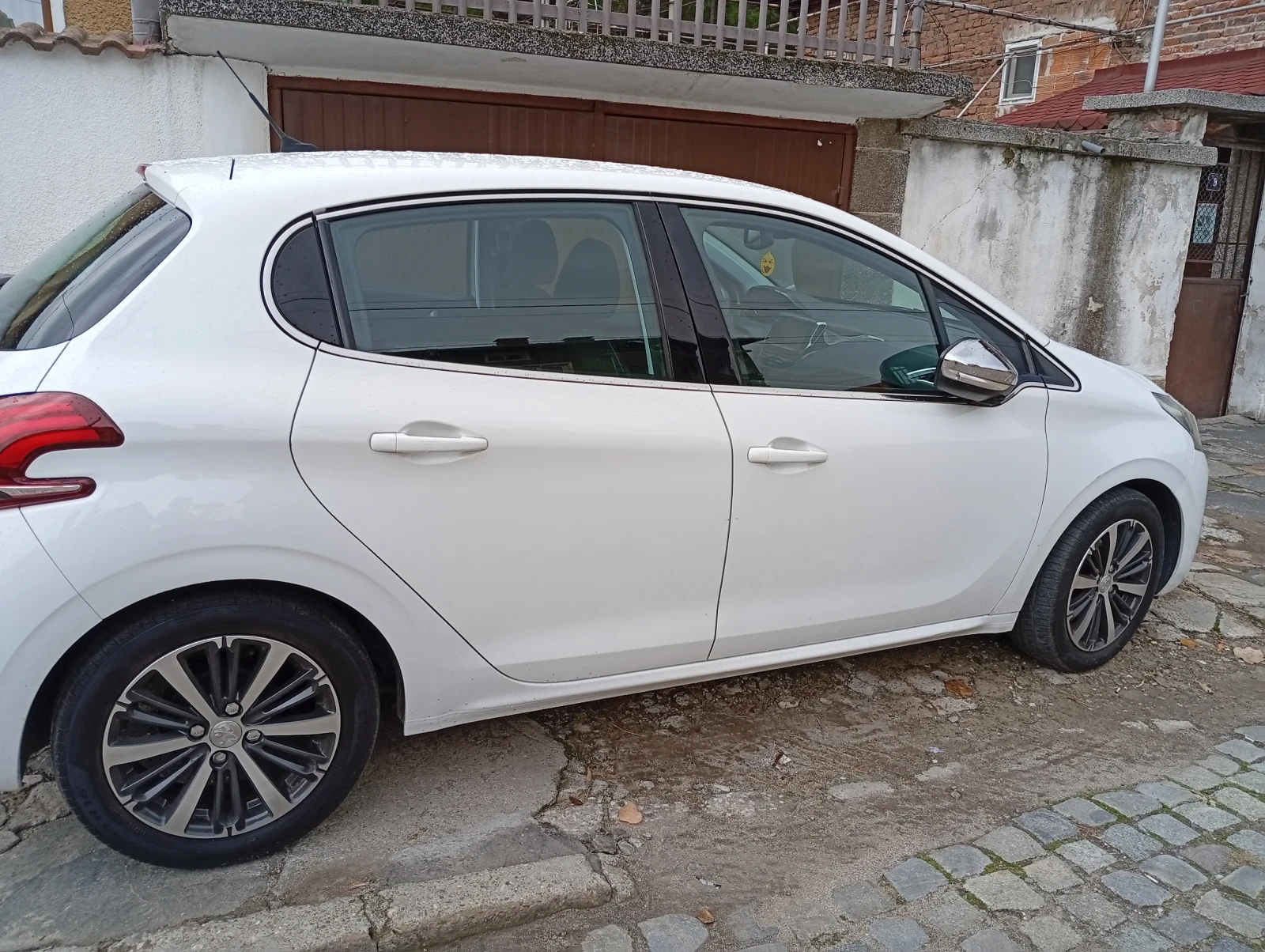 Peugeot 208  - изображение 5