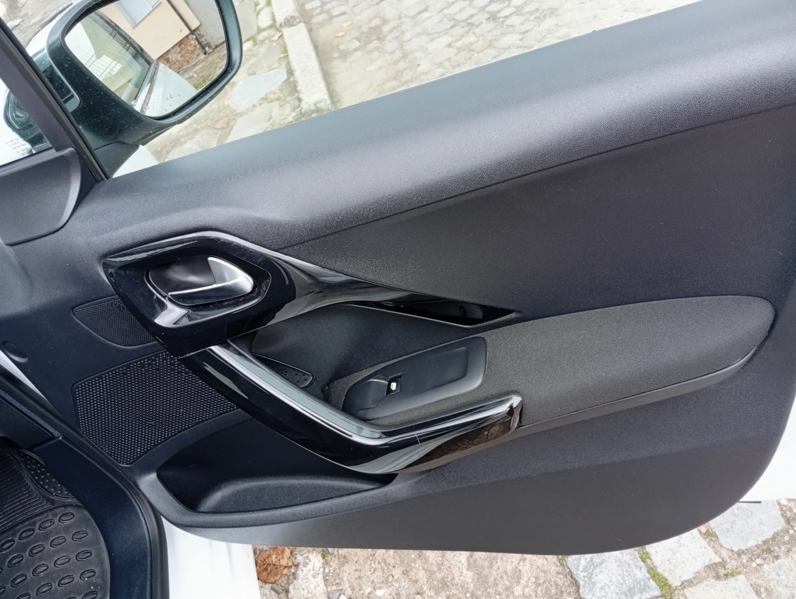 Peugeot 208  - изображение 7