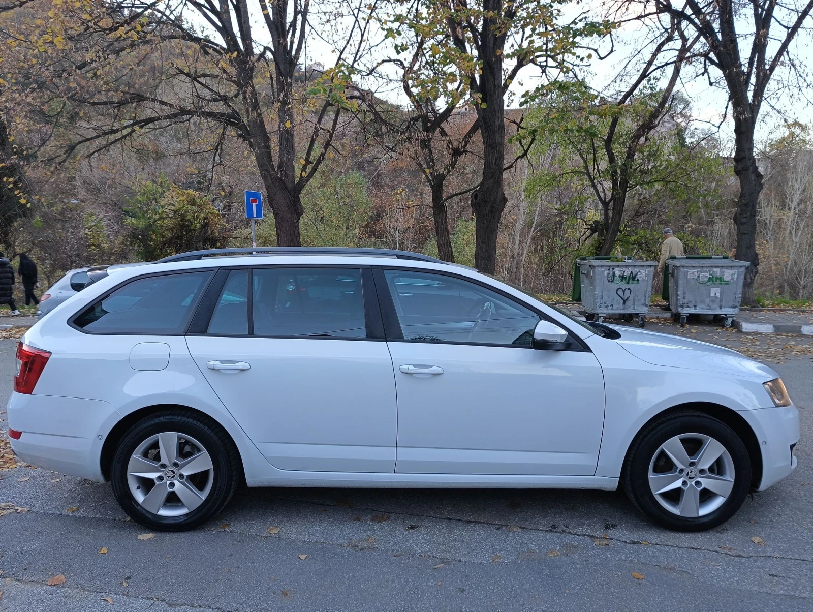Skoda Octavia 1.6 КАТО НОВА  - изображение 8
