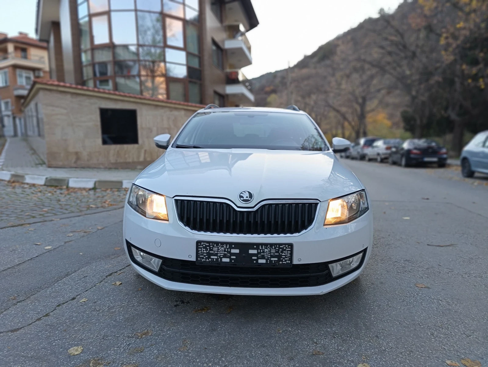 Skoda Octavia 1.6 КАТО НОВА  - изображение 3