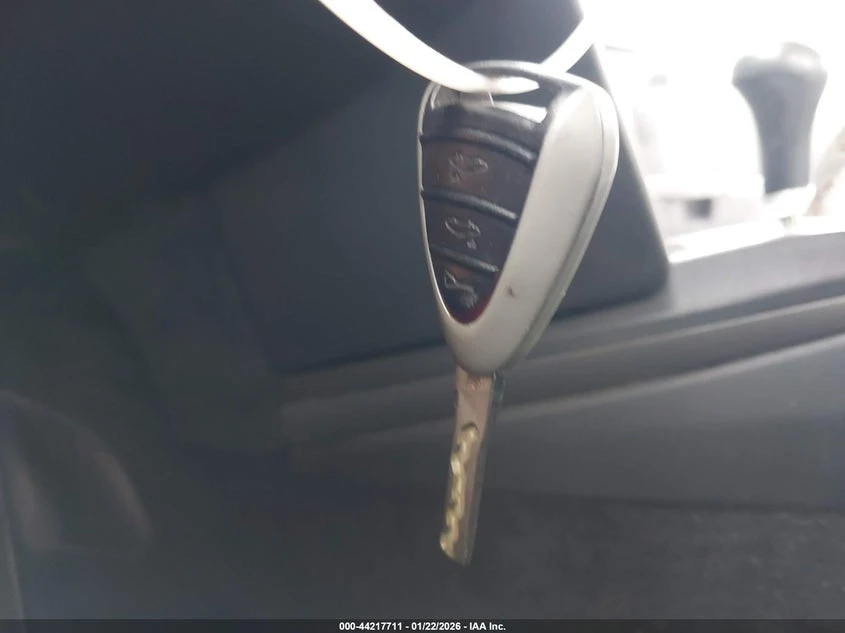 Porsche Cayman 2.7L H-6 DOHC, VVT, 245HP Rear Wheel Drive - изображение 3