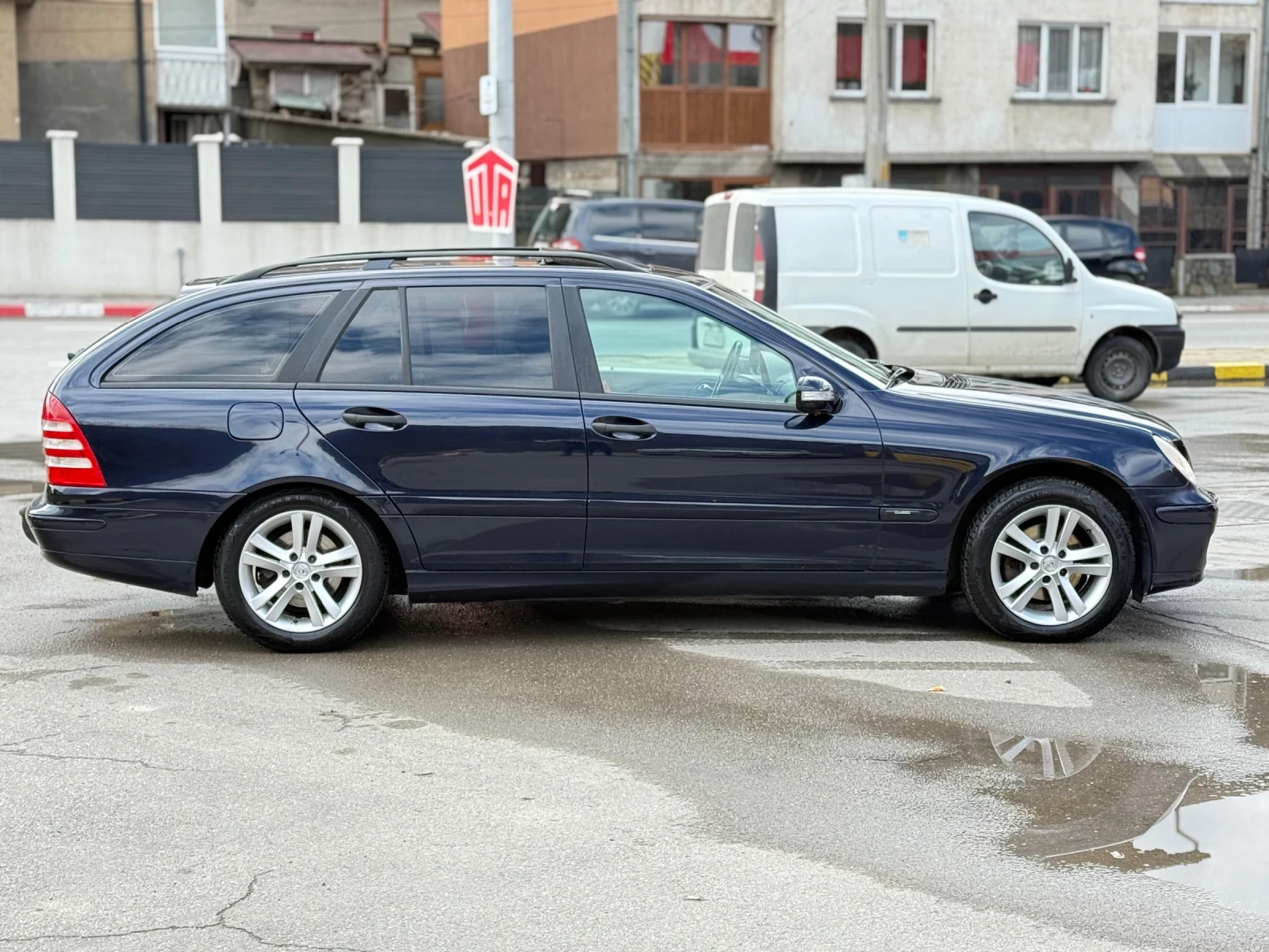 Mercedes-Benz C 180 1.8i Kompressor Климатроник* Шибидах, снимка 6 - Автомобили и джипове - 54091153