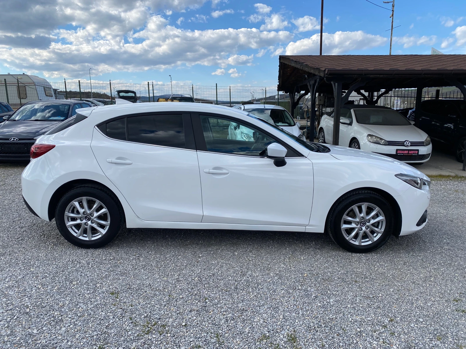 Mazda 3 1.5 DIZEL skyactiv, снимка 4 - Автомобили и джипове - 54135886