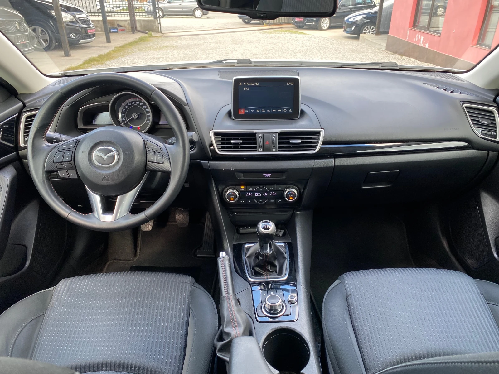 Mazda 3 1.5 DIZEL skyactiv, снимка 12 - Автомобили и джипове - 54135886