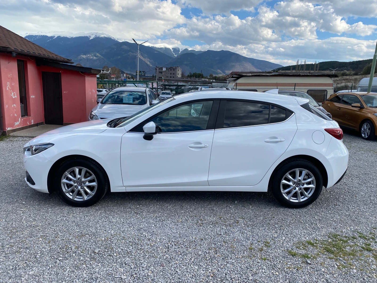 Mazda 3 1.5 DIZEL skyactiv, снимка 8 - Автомобили и джипове - 54135886