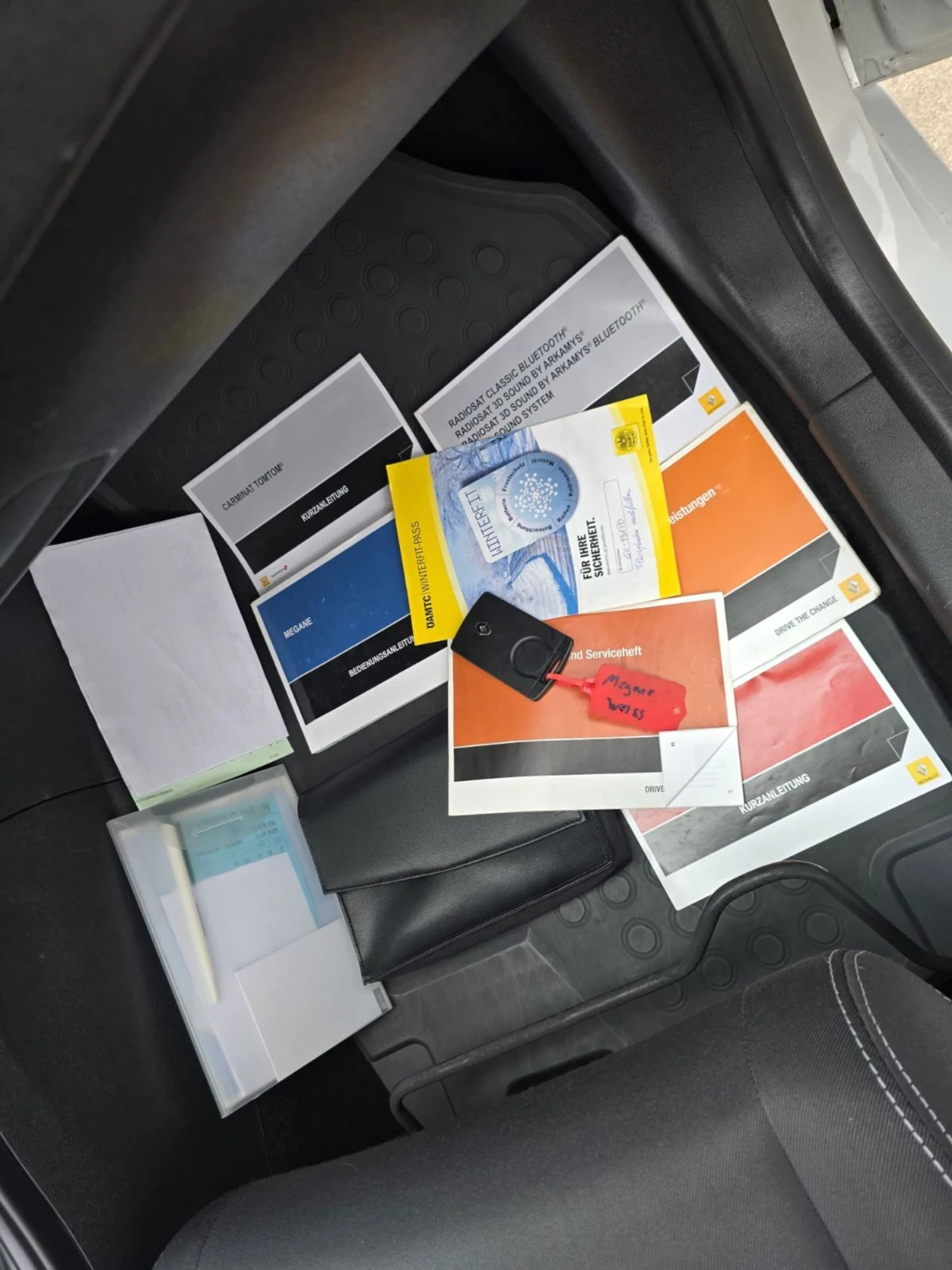 Renault Megane 1.6i NAVI , снимка 8 - Автомобили и джипове - 54209184