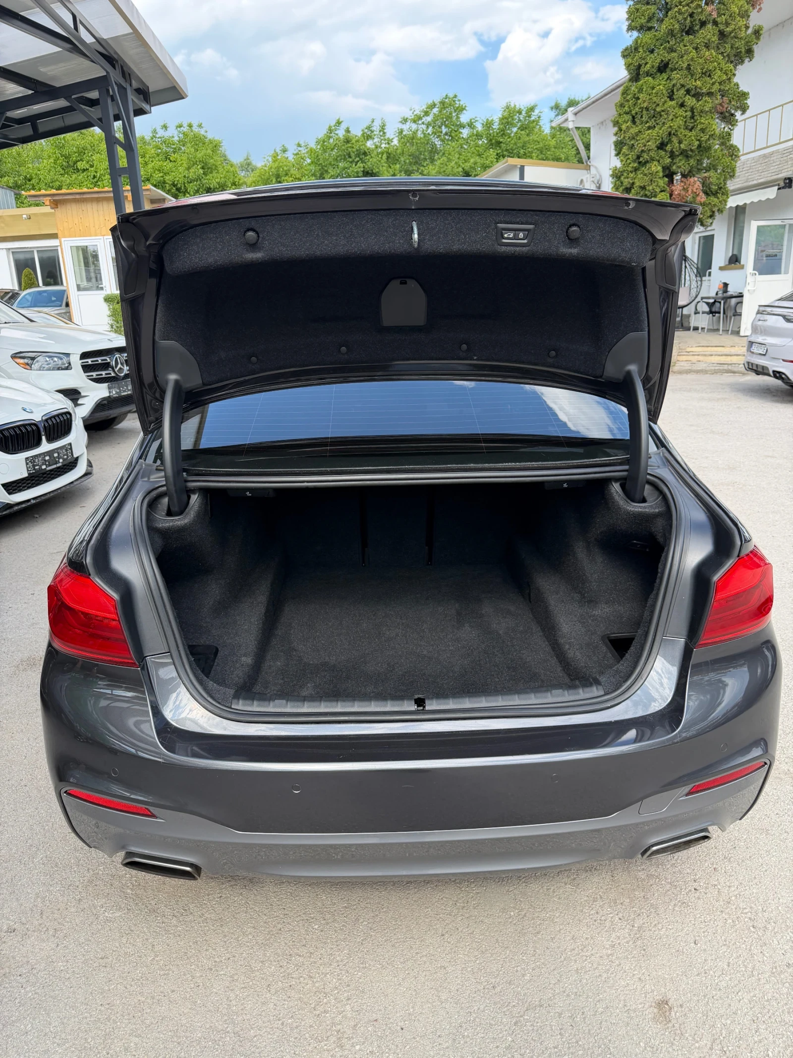 BMW 540 M-pack xDrive, снимка 11 - Автомобили и джипове - 54769824