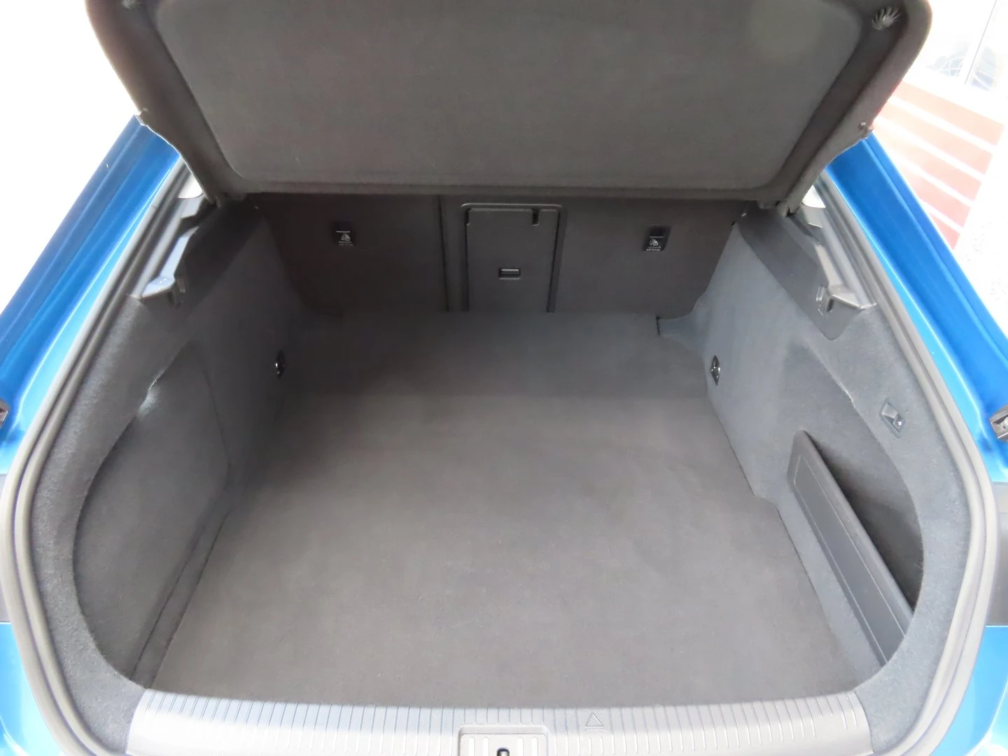 VW Arteon, снимка 4 - Автомобили и джипове - 56421015