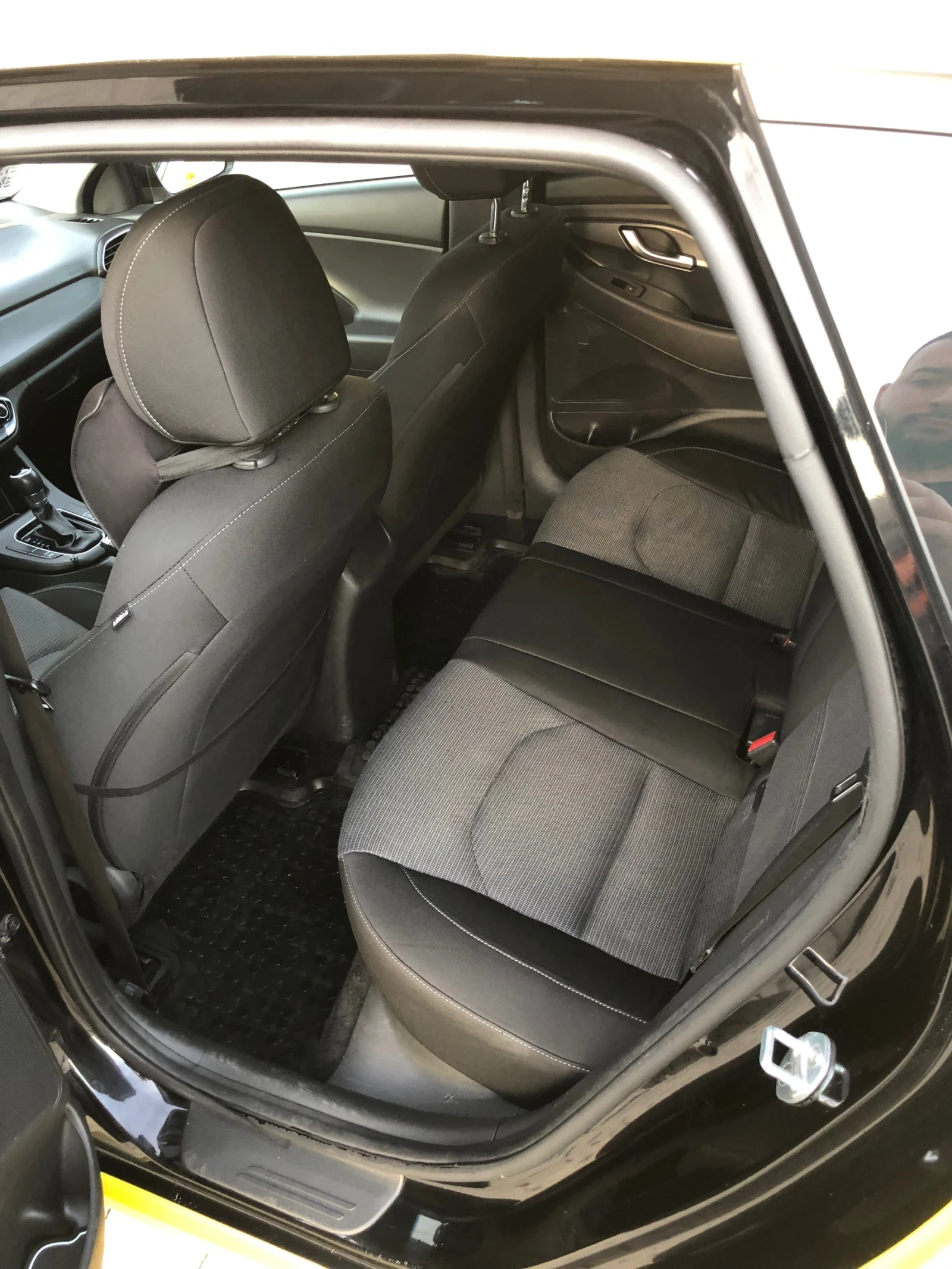 Hyundai I30 1.6 CRDI, снимка 8 - Автомобили и джипове - 55323433