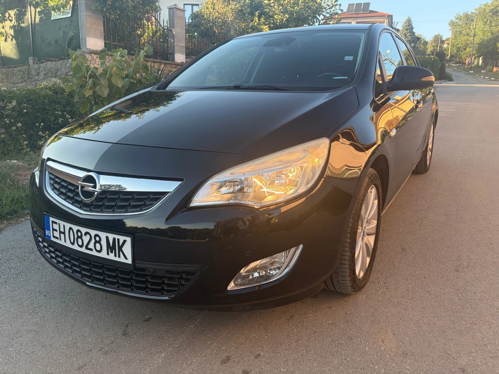 Opel Astra АВТОМАТИК / ПОДГРЕВ ВОЛАН И СЕДАЛКИ / АВТОПИЛОТ 