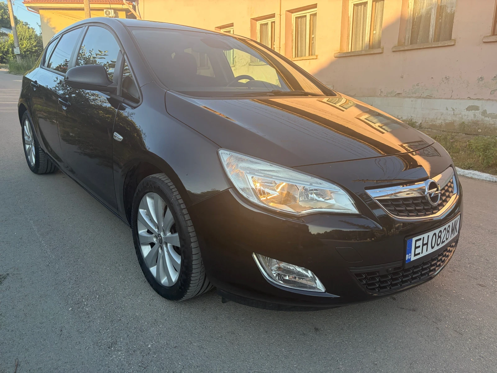 Opel Astra АВТОМАТИК / ПОДГРЕВ ВОЛАН И СЕДАЛКИ / АВТОПИЛОТ , снимка 2 - Автомобили и джипове - 55504166