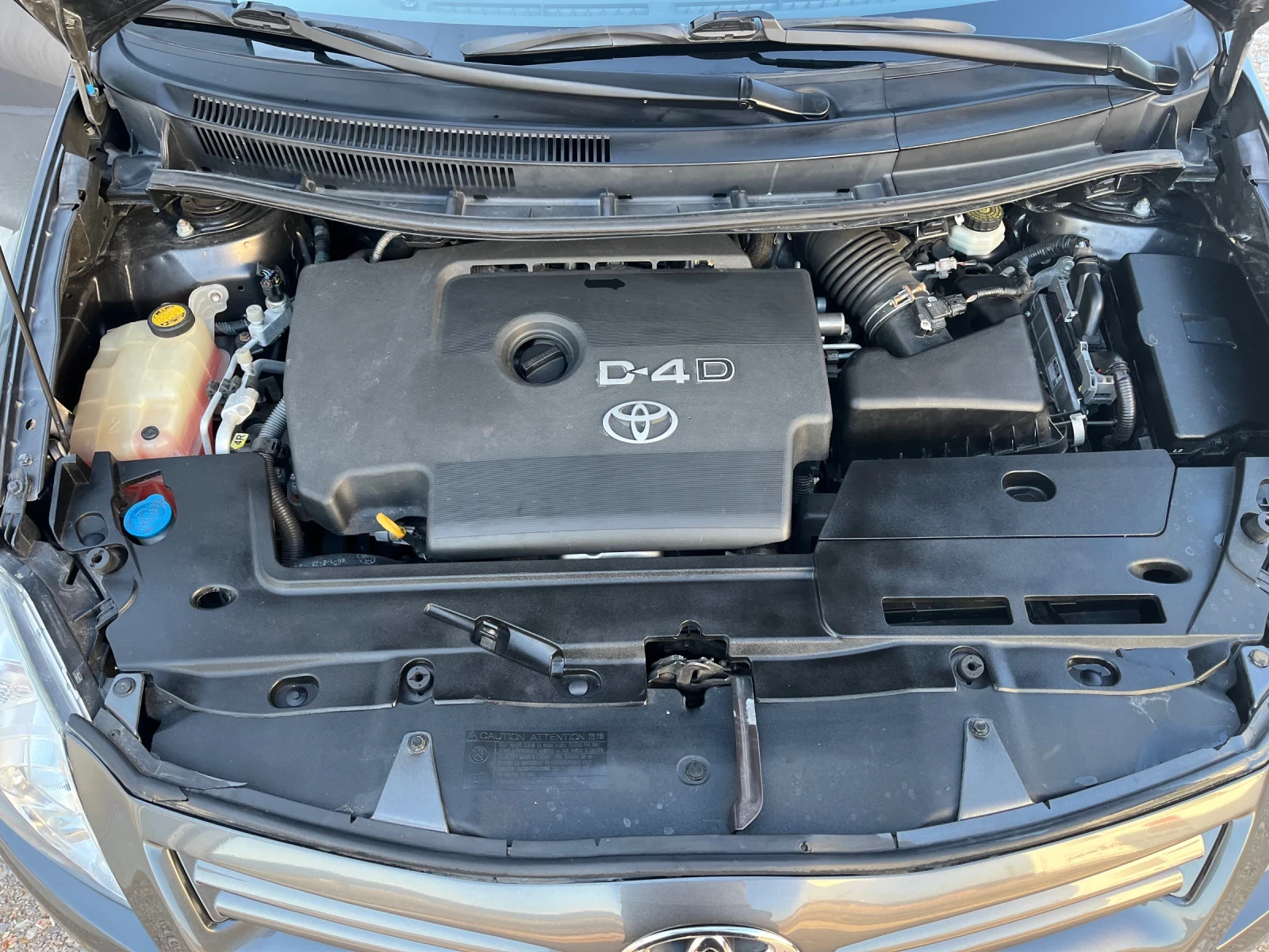 Toyota Auris 2.0 D4D Feislift, снимка 16 - Автомобили и джипове - 55535497