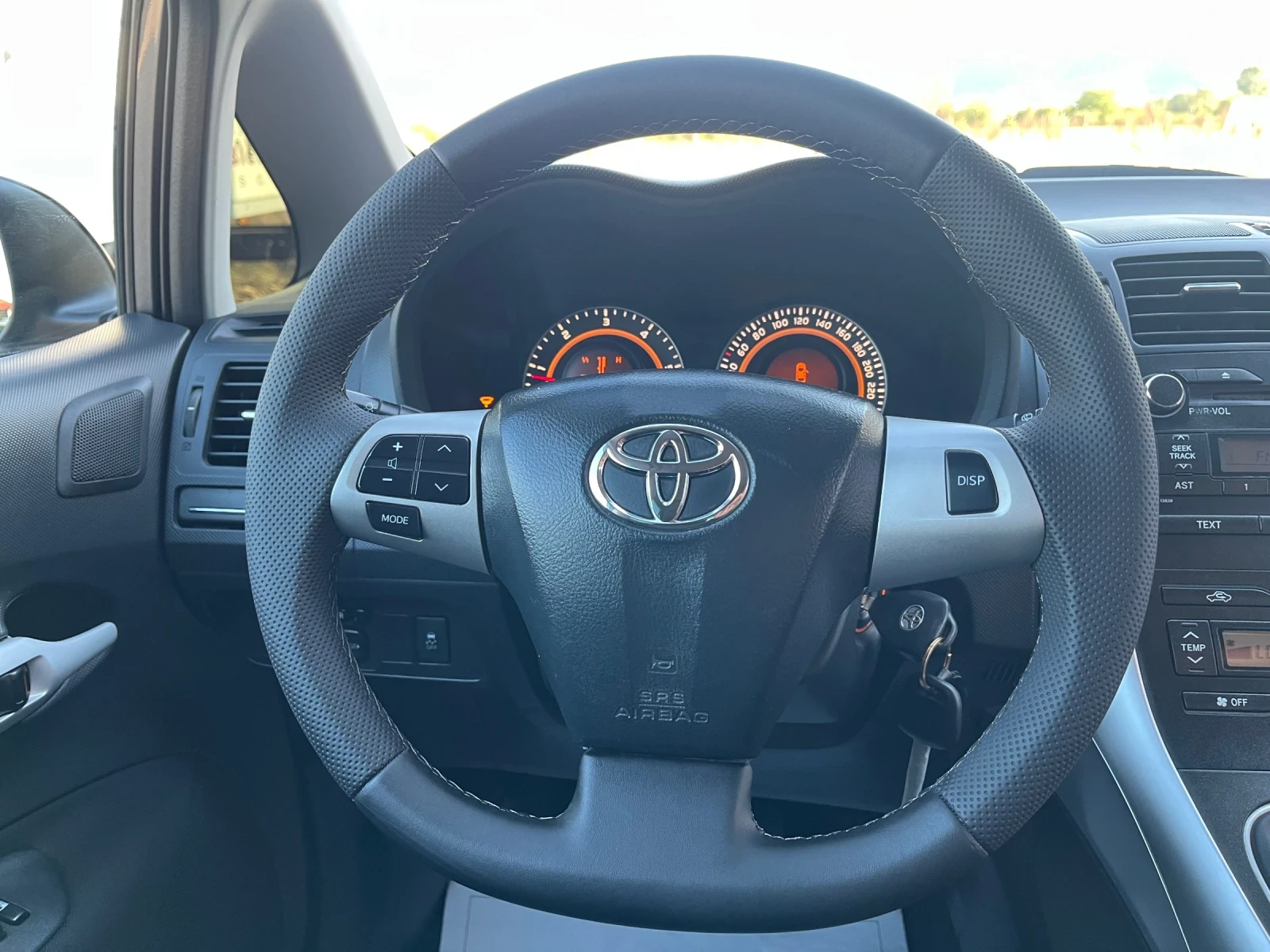 Toyota Auris 2.0 D4D Feislift, снимка 9 - Автомобили и джипове - 55535497