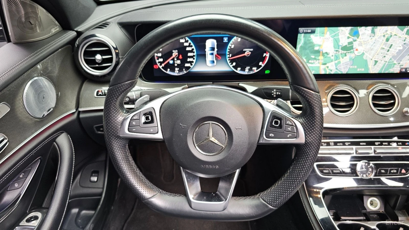 Mercedes-Benz E 300 AMG* 4MATIC* BURMESTER* 360* ПАНОРАМА* ПОДГРЕВ* HU, снимка 10 - Автомобили и джипове - 55684218