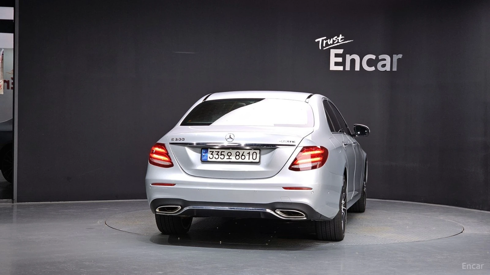 Mercedes-Benz E 300 AMG* 4MATIC* BURMESTER* 360* ПАНОРАМА* ПОДГРЕВ* HU, снимка 4 - Автомобили и джипове - 55684218