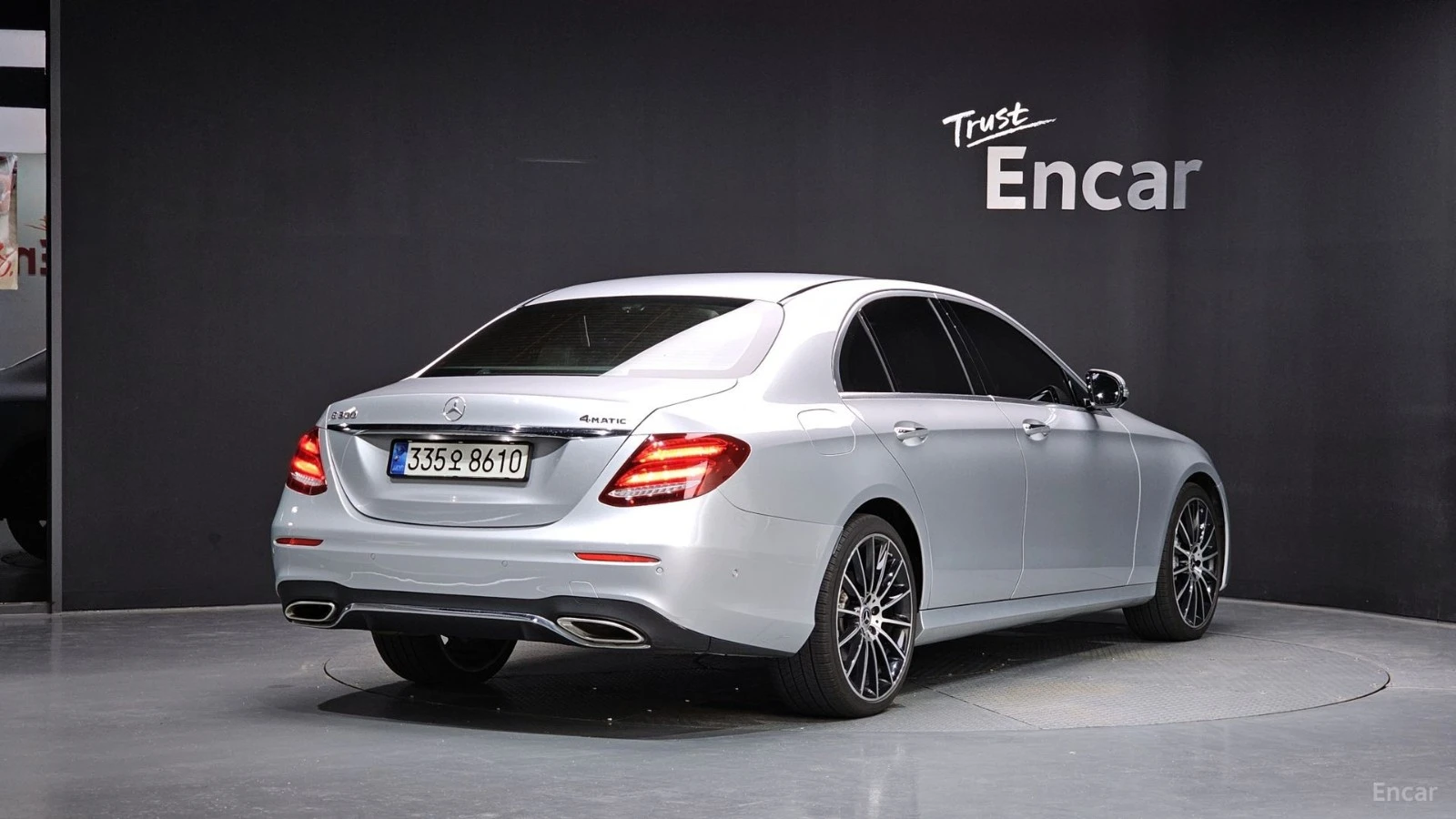 Mercedes-Benz E 300 AMG* 4MATIC* BURMESTER* 360* ПАНОРАМА* ПОДГРЕВ* HU, снимка 2 - Автомобили и джипове - 55684218