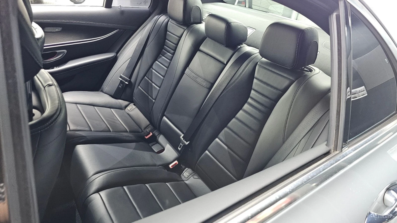 Mercedes-Benz E 300 AMG* 4MATIC* BURMESTER* 360* ПАНОРАМА* ПОДГРЕВ* HU, снимка 17 - Автомобили и джипове - 55684218
