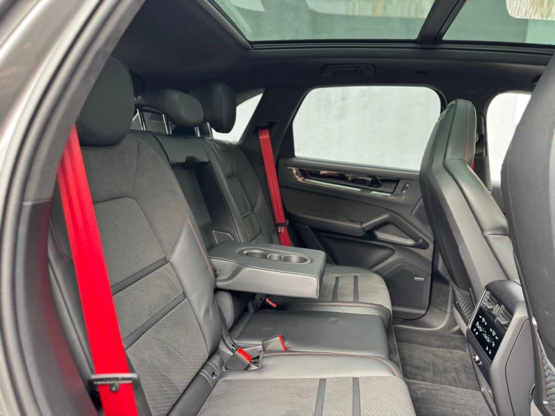 Porsche Cayenne GTS/FACELIFT/SPORT DESIGN/SPORT CHRONO/BOSE/PANO/, снимка 8 - Автомобили и джипове - 52177694