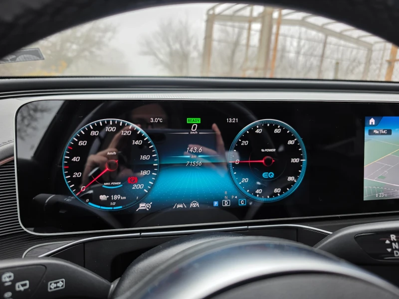 Mercedes-Benz EQC 400/4MATIC/AMG* ГОТОВ ЛИЗИНГ, снимка 12 - Автомобили и джипове - 52875286