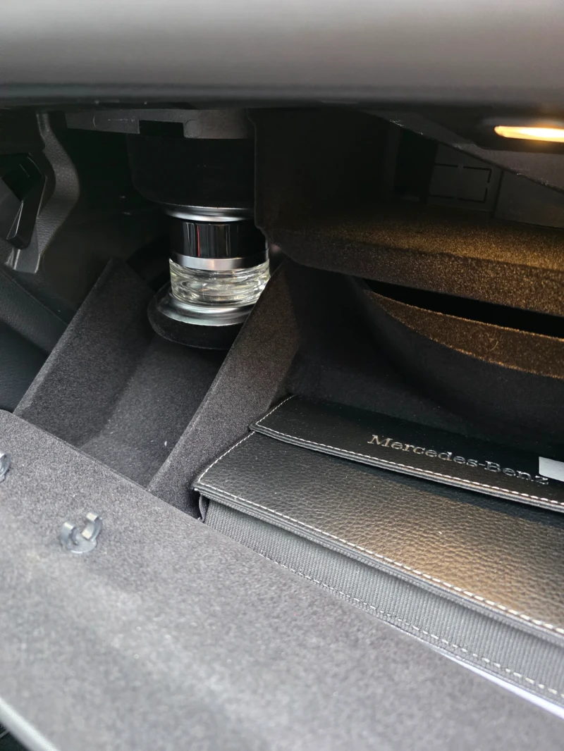 Mercedes-Benz EQC 400/4MATIC/AMG* ГОТОВ ЛИЗИНГ, снимка 10 - Автомобили и джипове - 52875286