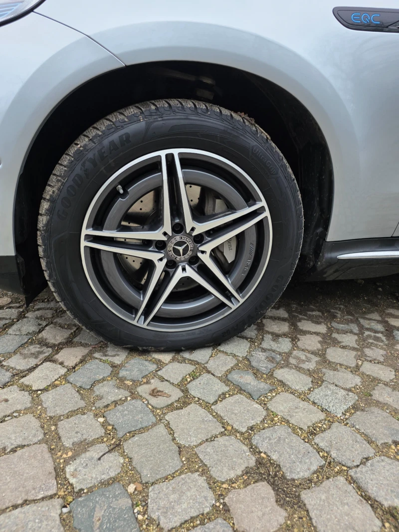 Mercedes-Benz EQC 400/4MATIC/AMG* ГОТОВ ЛИЗИНГ, снимка 14 - Автомобили и джипове - 52875286