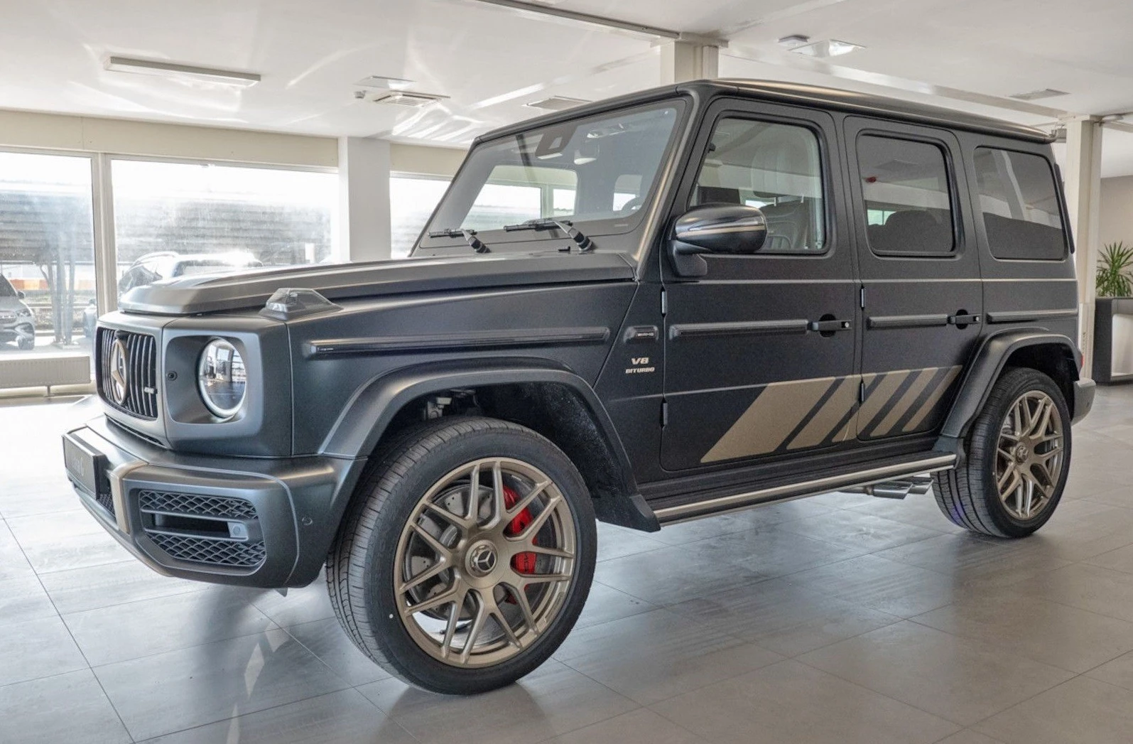 Mercedes-Benz G 63 AMG GRAND EDITION  - изображение 2